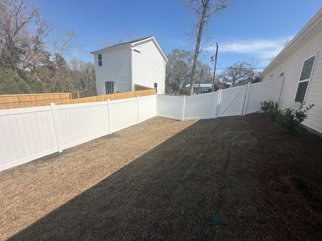 vinyl privacy fence installed by top rail fence
