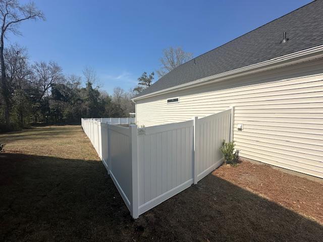 vinyl privacy fence installed by top rail fence