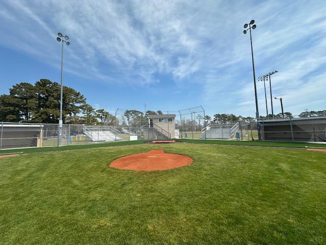 galvanized chain link fence installed by top rail fence
