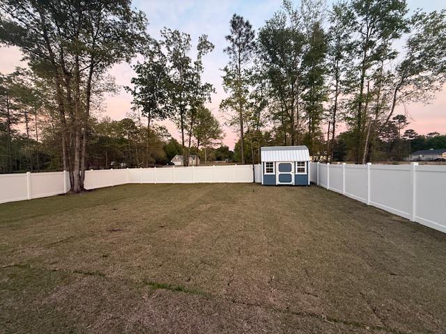 white vinyl privacy fence installed by top rail fence
