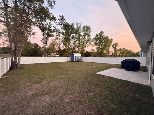 white vinyl privacy fence installed by top rail fence