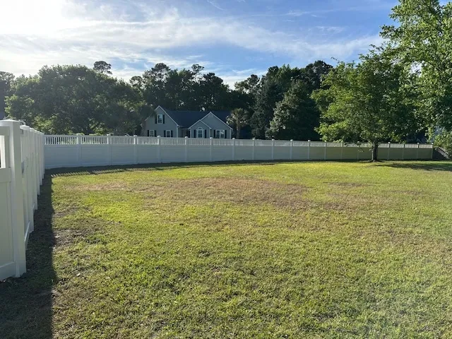 vinyl privacy fence installed by top rail fence