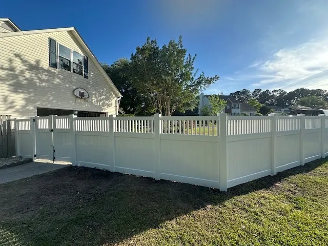 Vinyl Privacy with Spindle Top Accent