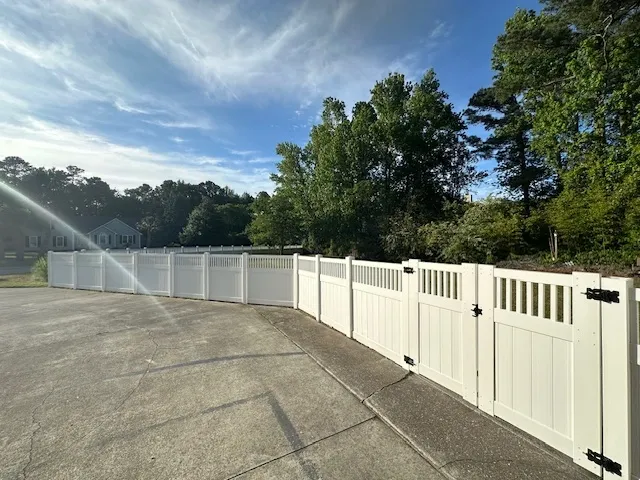 vinyl privacy fence installed by top rail fence