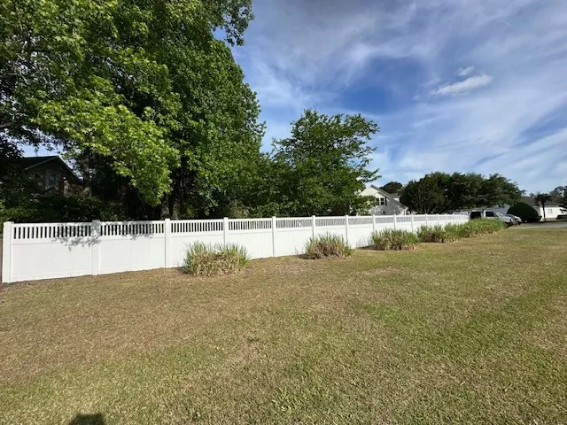 vinyl privacy fence installed by top rail fence