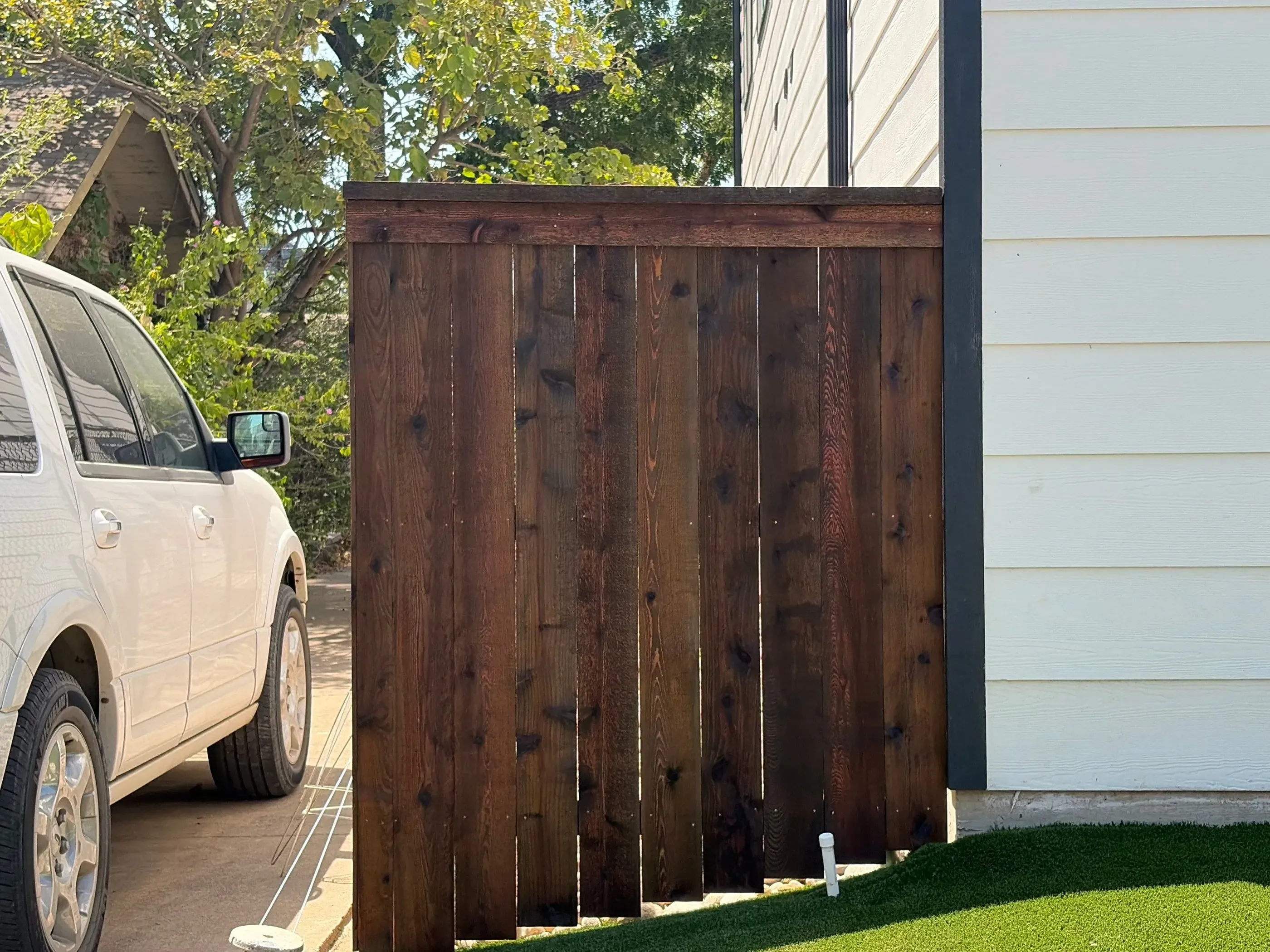 Black Chain Link Fence & Western Red Cedar Privacy Gate