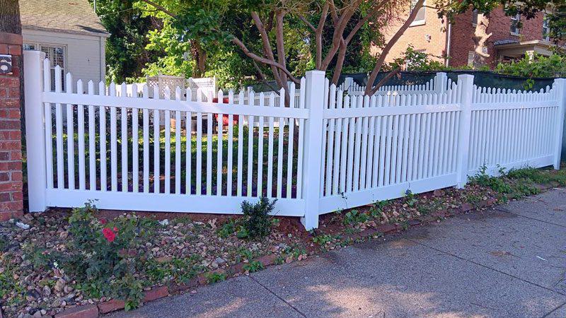 vinyl scalloped picket fence installed by top rail fence