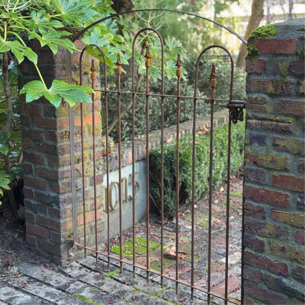 spear top ornamental metal fence installed by top rail fence