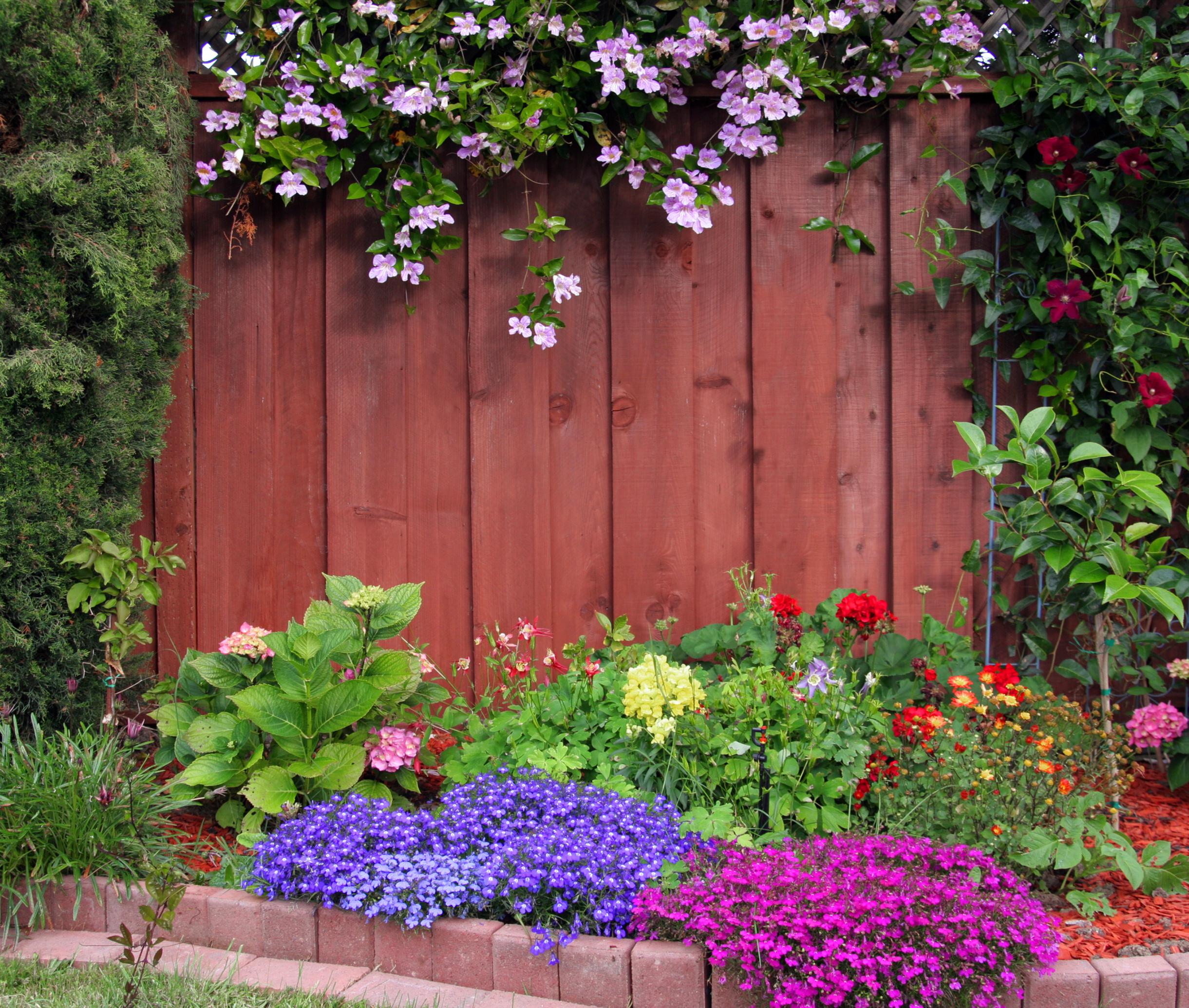 Can You Install a Fence in the Middle of Your Yard? Here's What You Need to Know