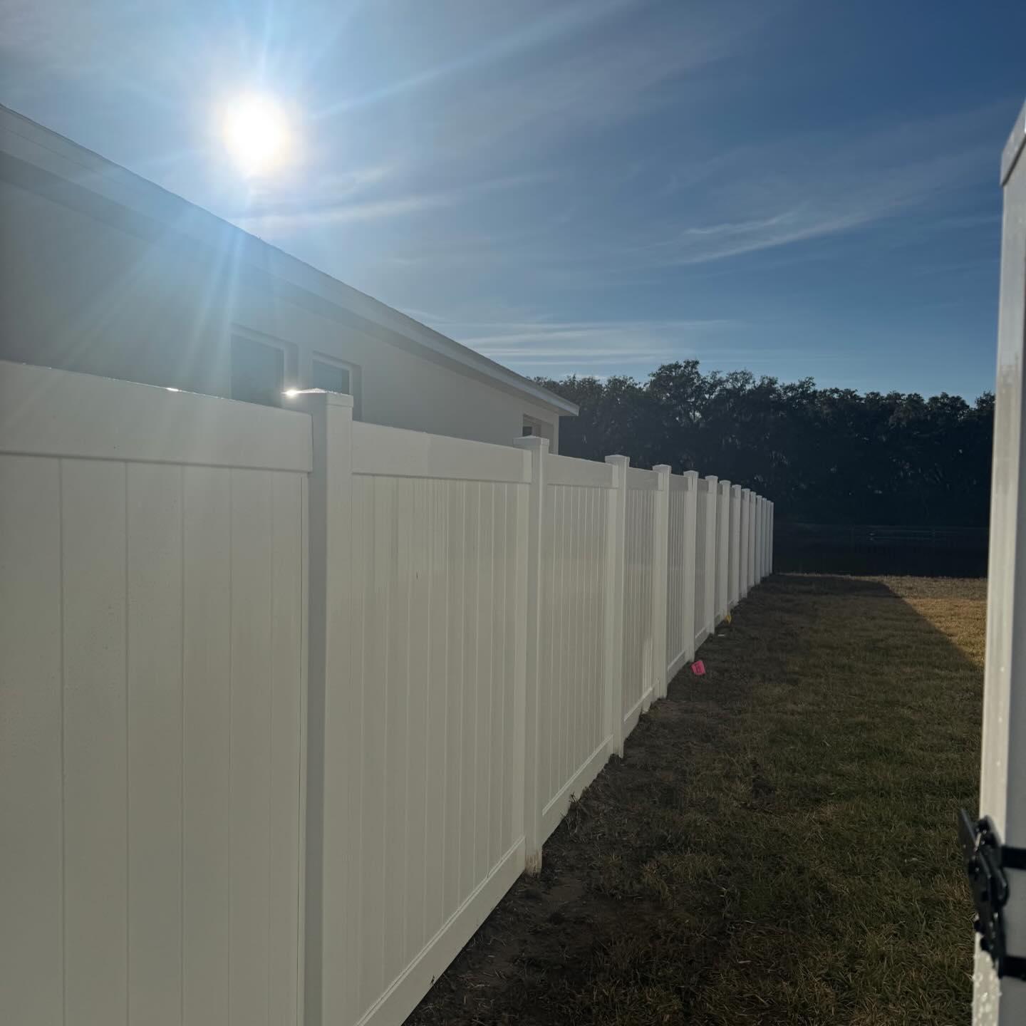  privacy vinyl fence installed by top rail fence