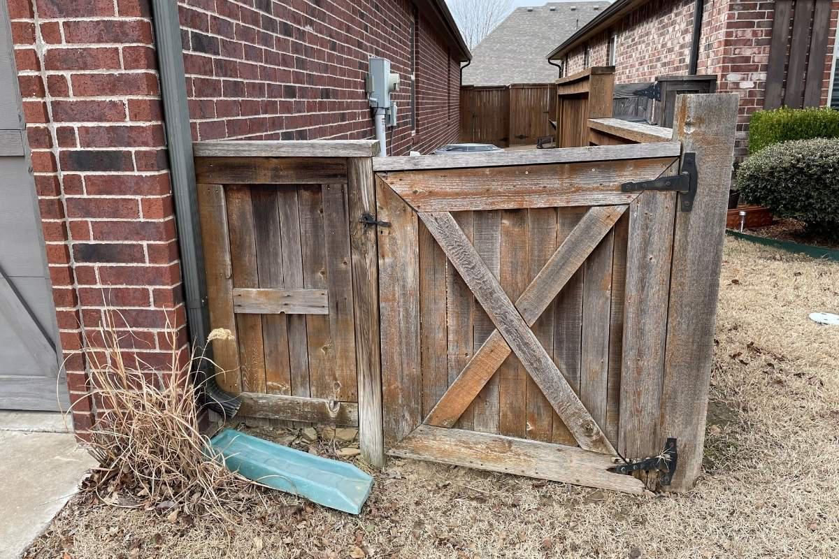 How to Fix a Sagging or Broken Fence Gate – DIY Guide for Chattanooga Homeowners