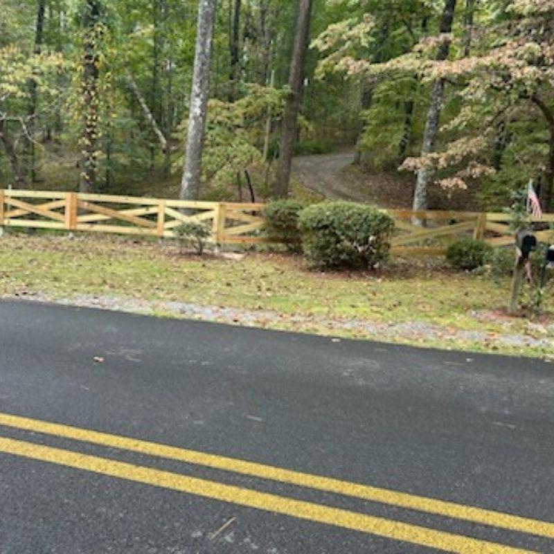 Creative Crossbuck Fence Design for Driveway