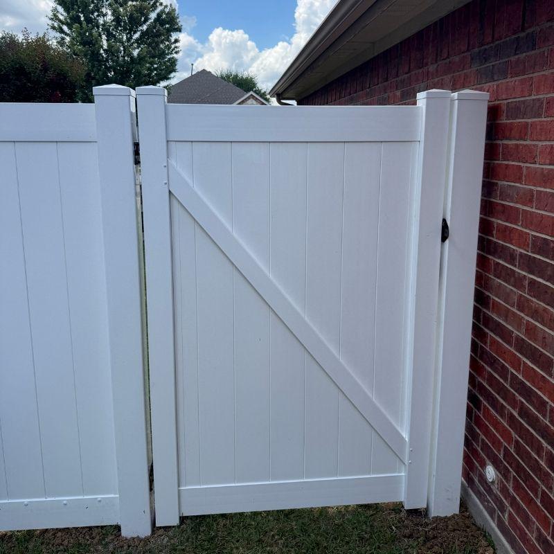 vinyl fence installed by top rail fence