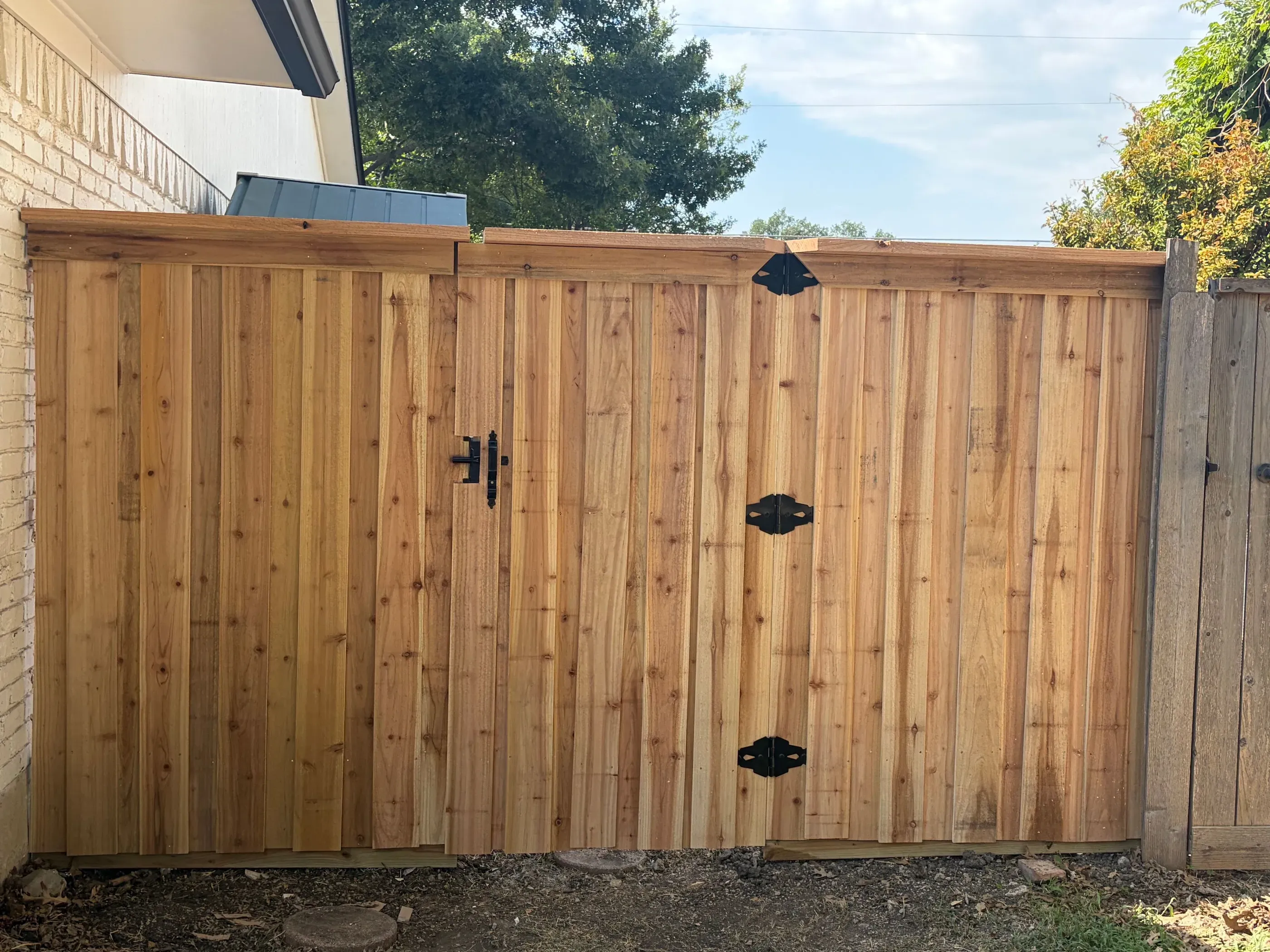Natural Japanese Cedar Fence Install