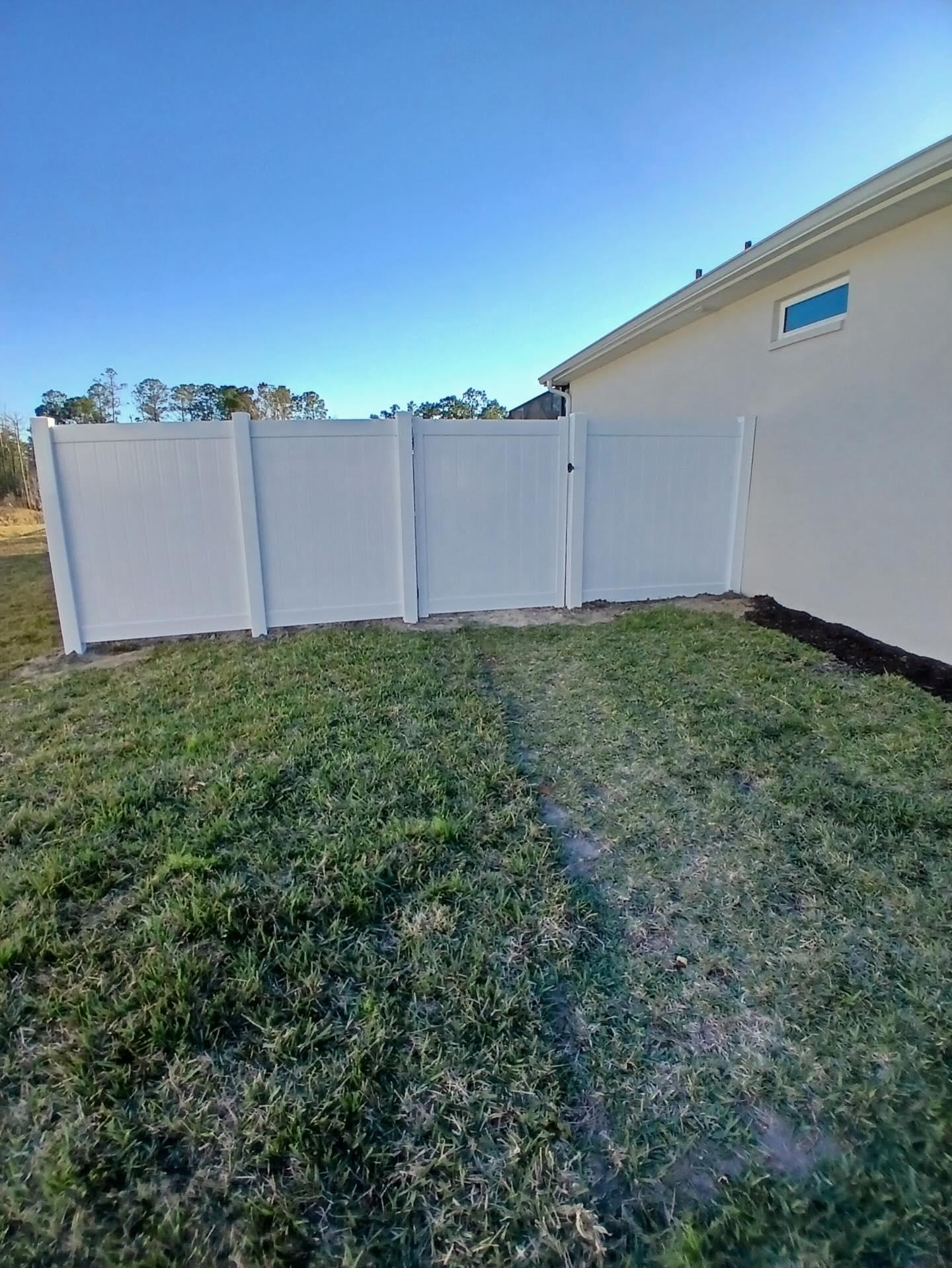  privacy vinyl fence installed by top rail fence