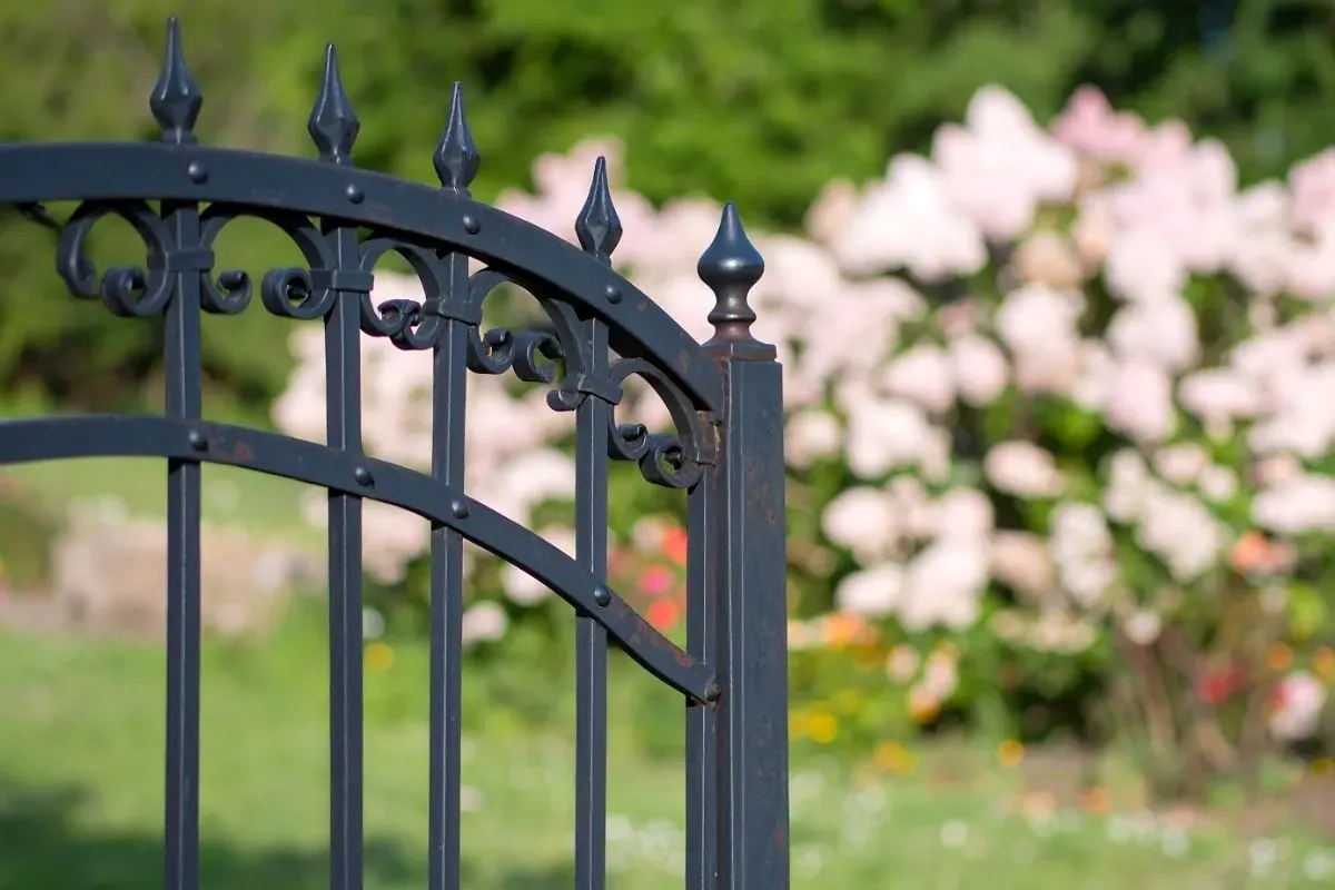 How negative air pressure and temporary walls reduce infection risks