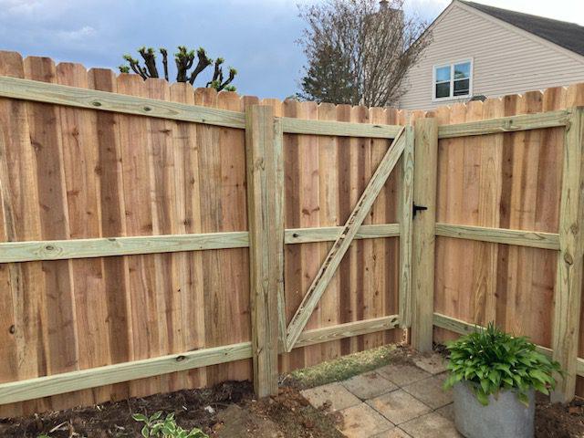 stockade wood fence in chattanooga