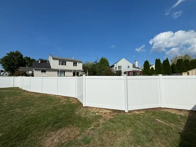 vinyl privacy fence installed by top rail fence
