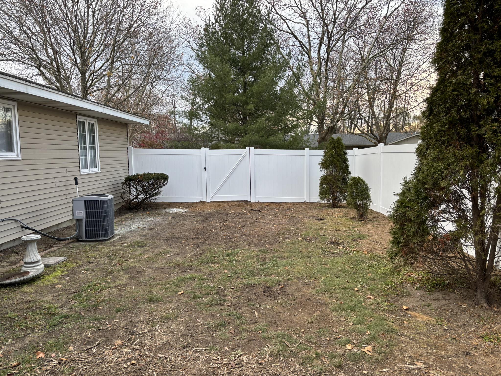 vinyl privacy fence installed by top rail fence