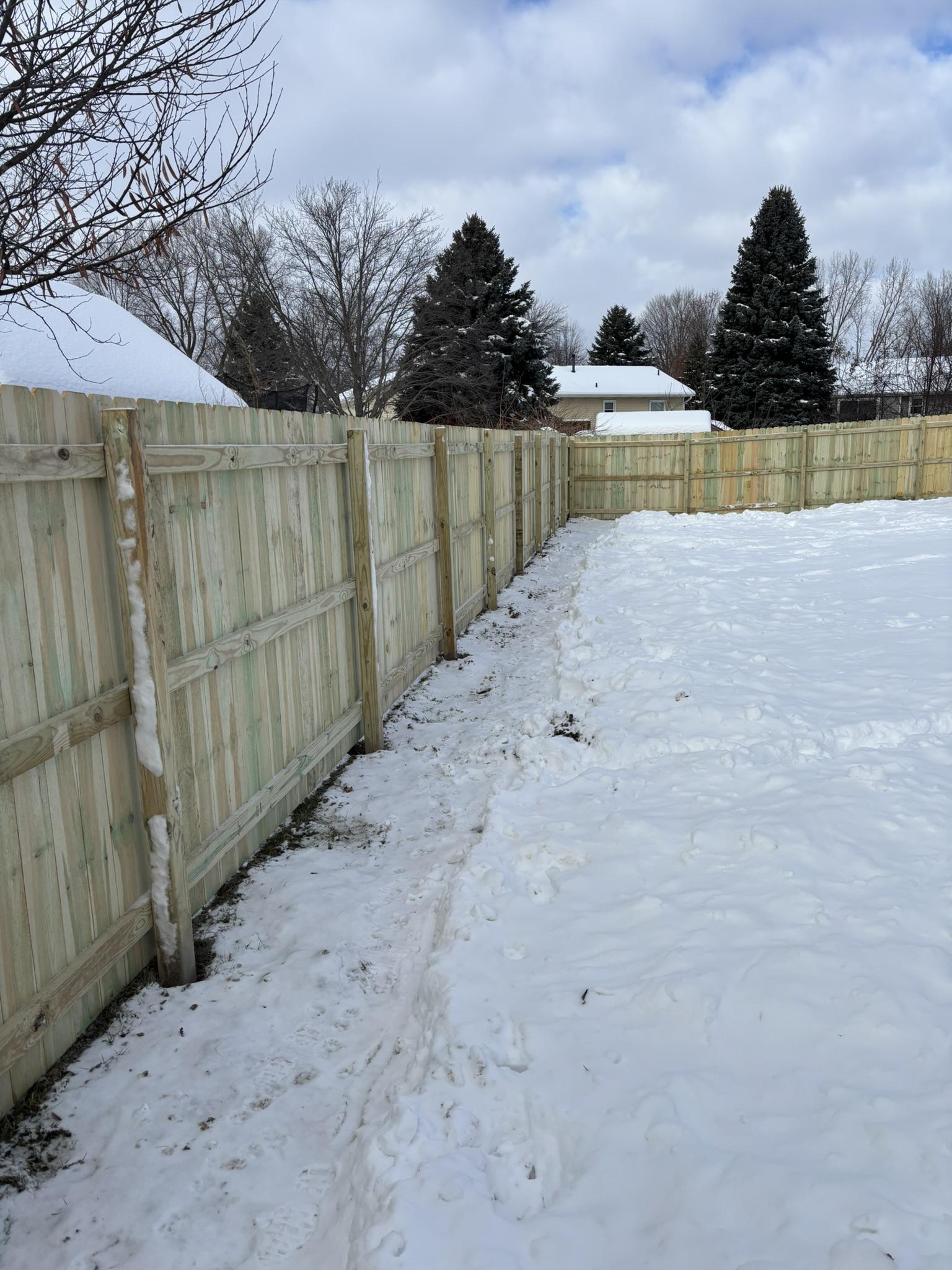 6'H DE Wood Privacy Fence Installation