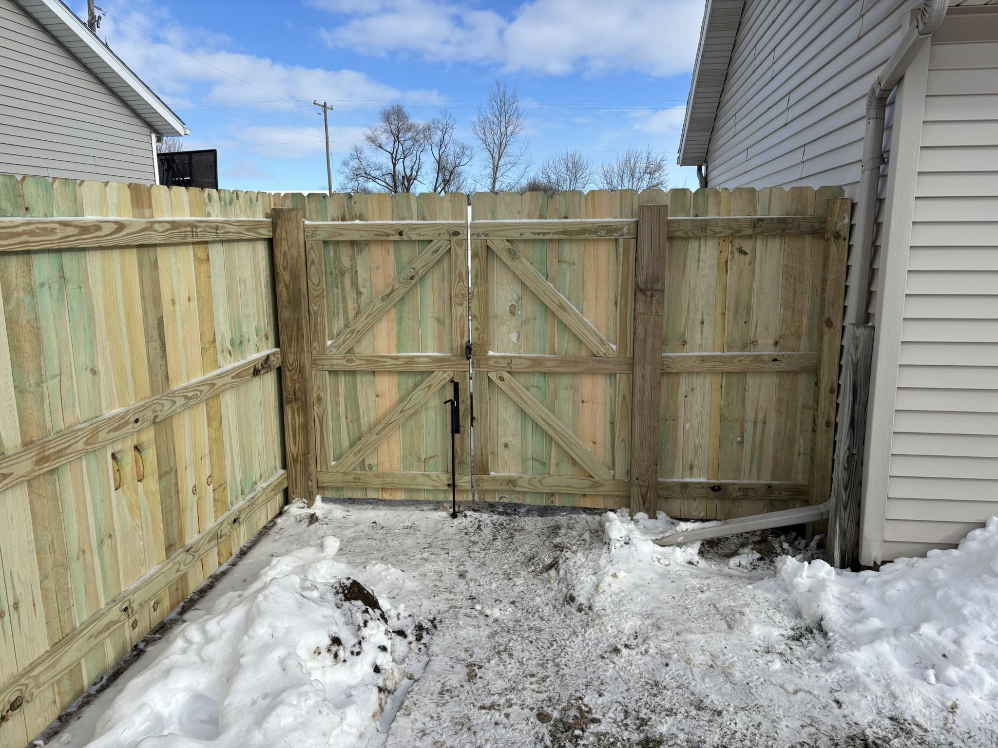 wood privacy fence installed by top rail fence