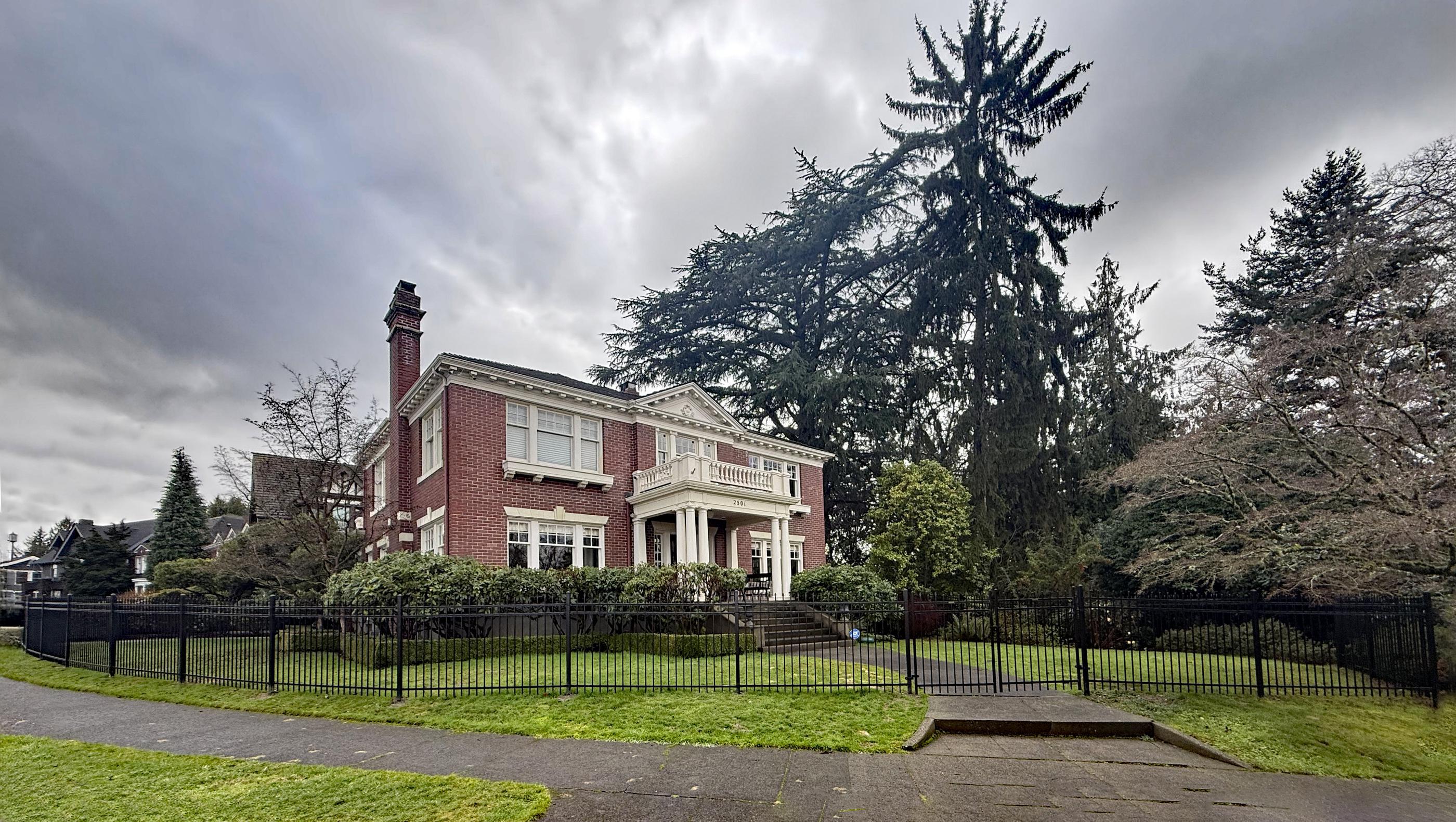 ornamental metal picket fence installed by top rail fence