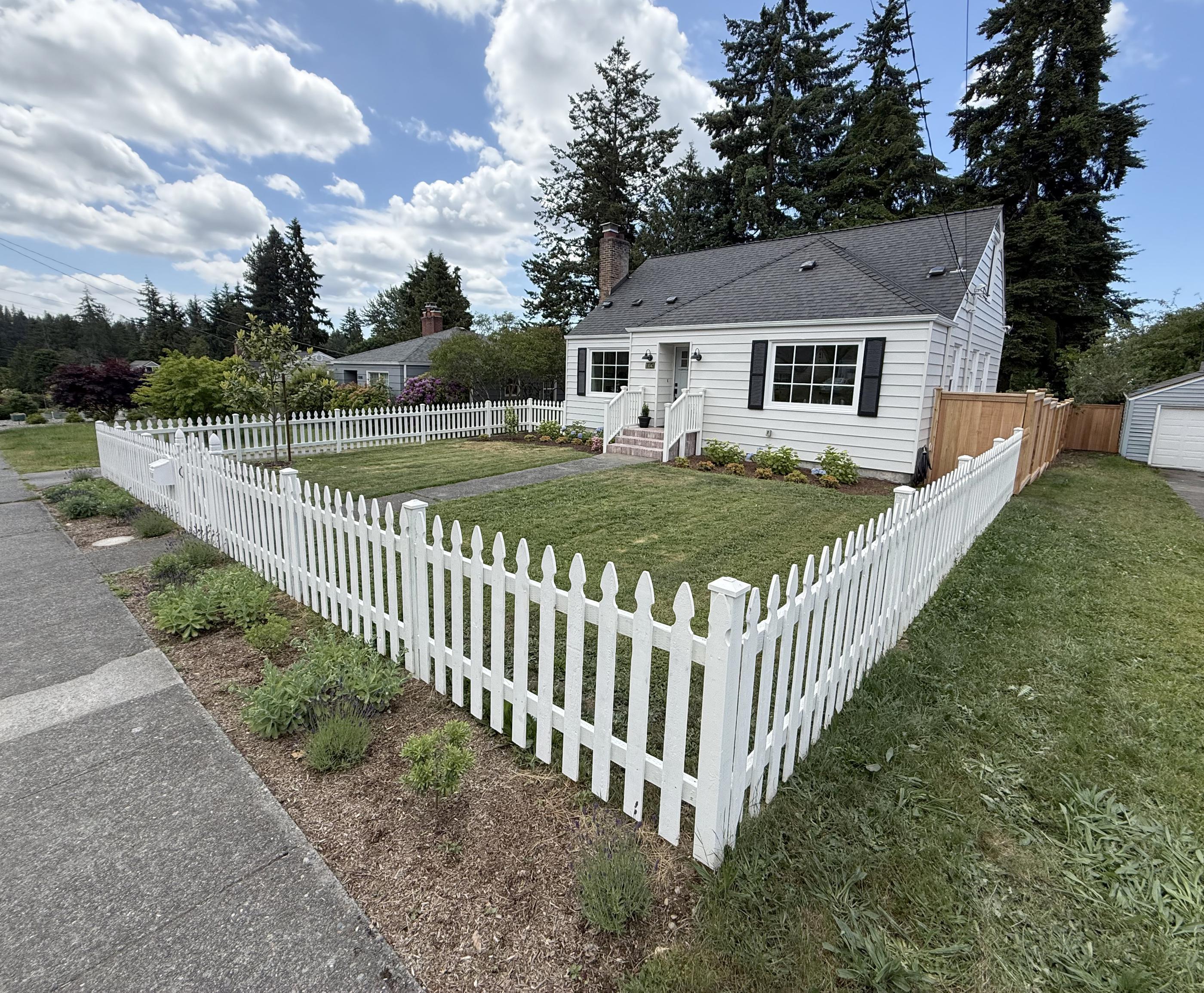 vinyl fence fence installed by top rail fence
