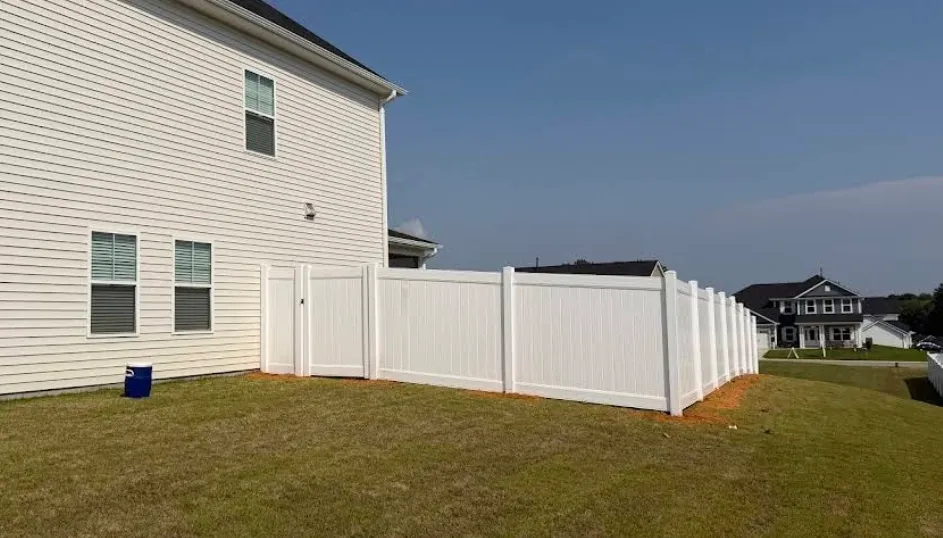 Vinyl Privacy Fence with Trash Hide