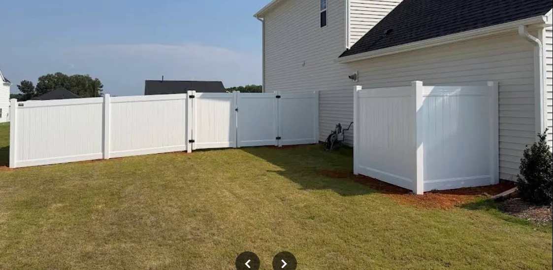 vinyl privacy fence installed by top rail fence