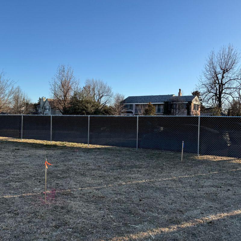  chain link fence installed by top rail fence