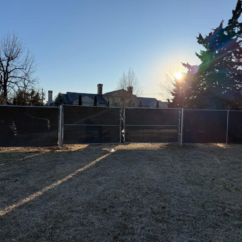  chain link fence installed by top rail fence