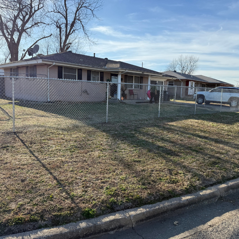 galvanized chain link fence installed by top rail fence