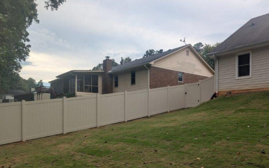 vinyl privacy fence installed by top rail fence atlanta