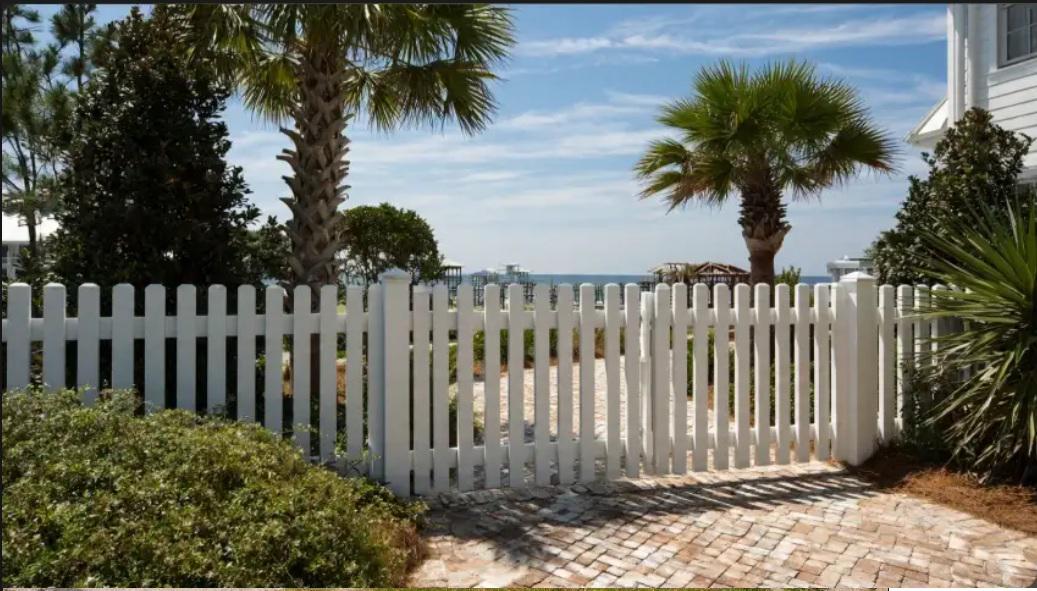 Fence design adjustments for corner lots and waterfront visibility in the Florida Panhandle