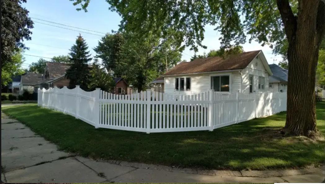 Vinyl fencing alignment techniques for curved lots and corner properties in Northern Detroit