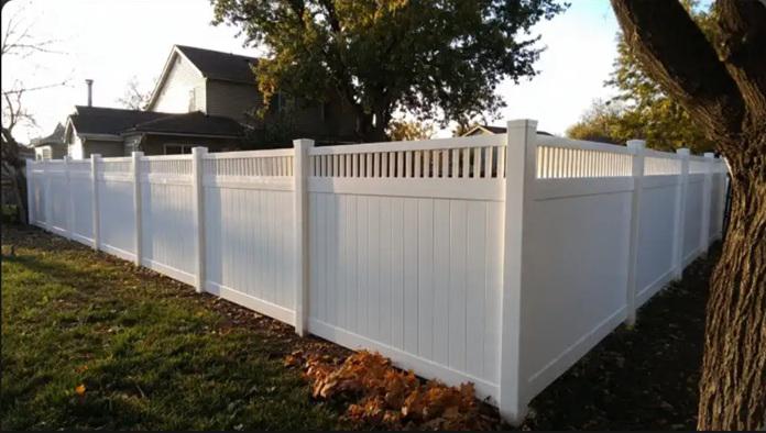 The vinyl fence decision West St Louis homeowners make differently after living through one full year