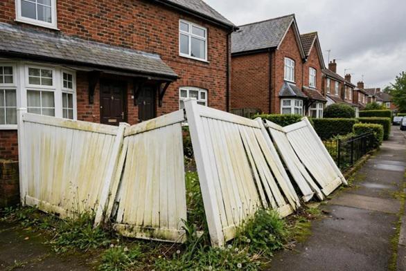 The hidden costs of choosing the wrong vinyl fencing style for Birmingham properties