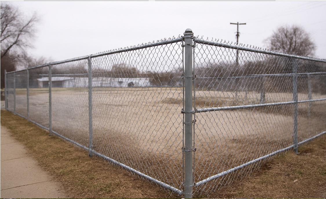 How Visibility and Security Intersect on Omaha Lots Using Chain Link