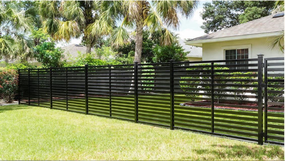 Where Strength Meets Visibility: Designing Yards That Stay Open with Metal Fencing in the Florida Panhandle