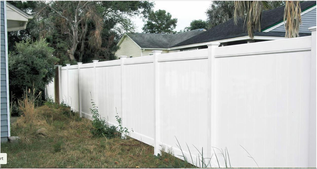 How vinyl fencing in Volusia County holds its look even when everything around it changes