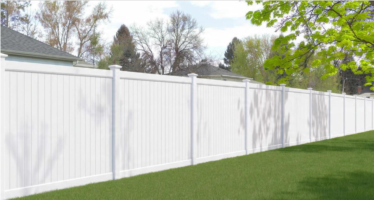 How vinyl fencing in Denver stays consistent even when seasons shift around it