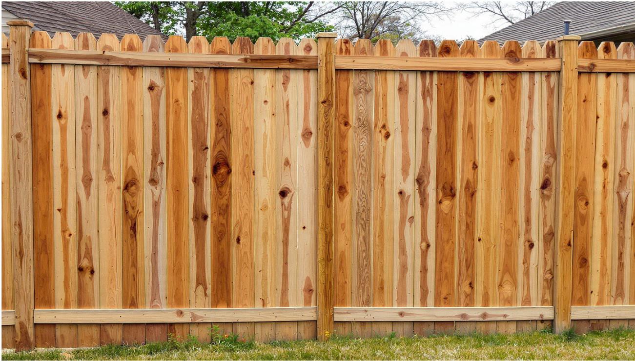 Cedar fencing in Des Moines shifts in tone over time, so which look are you actually choosing