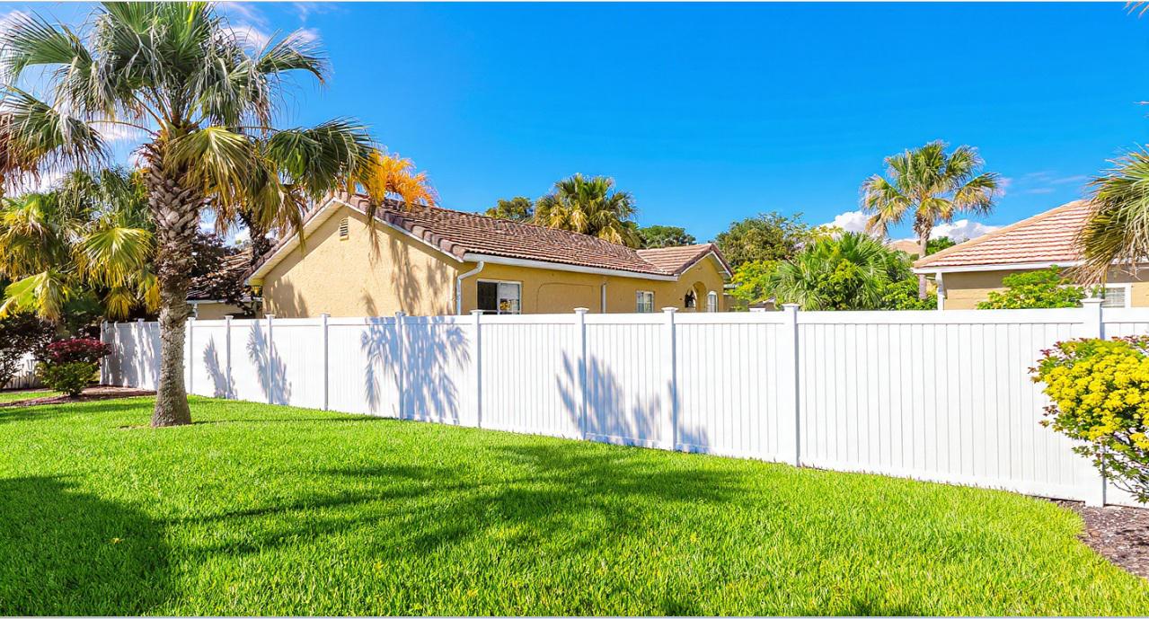 Bright sun all year, yet vinyl fencing keeps its look. What’s really happening on Florida Panhandle properties