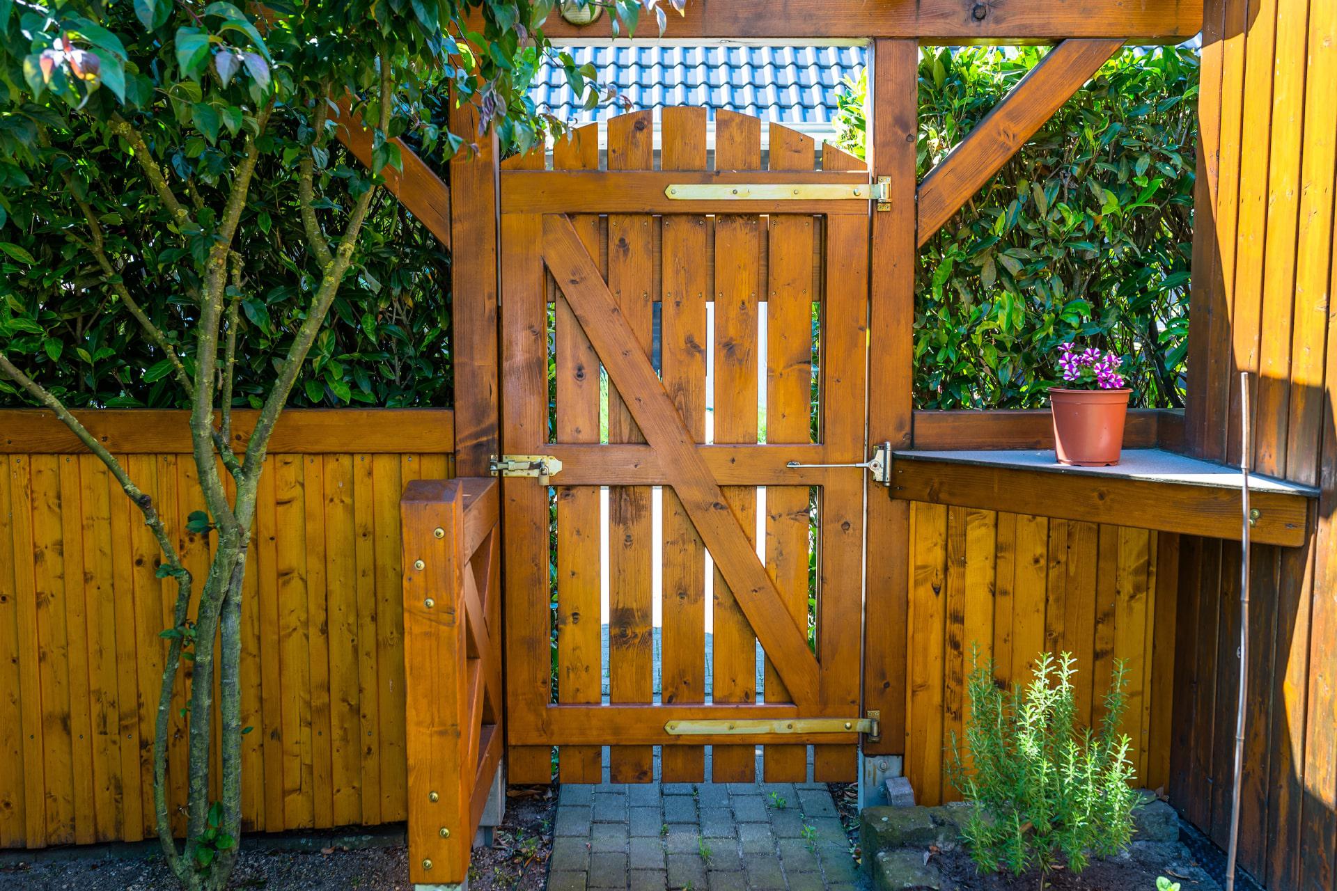 gate fencing