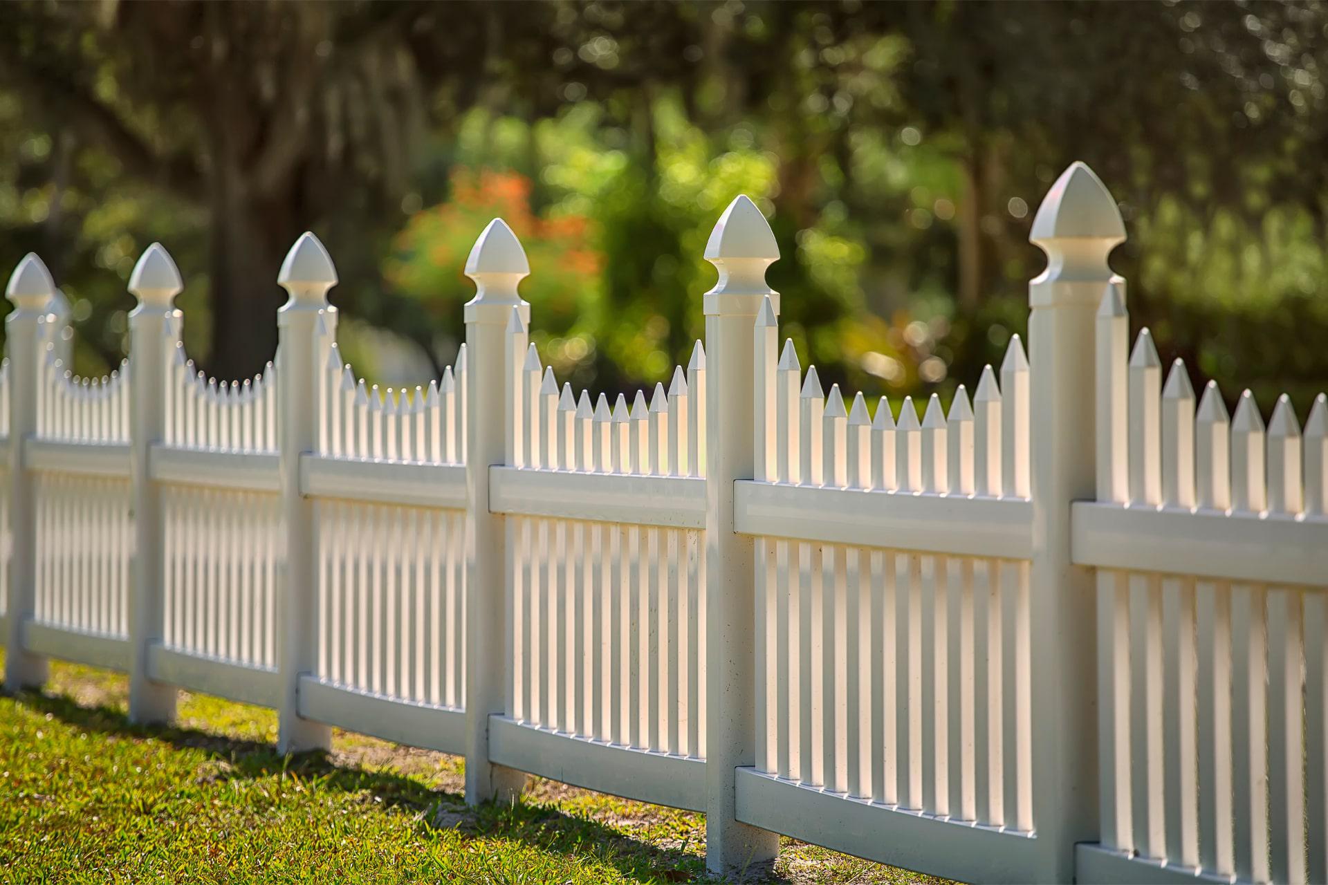 Scallop picket vinyl fence by Top Rail Fence