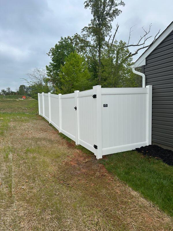 vinyl privacy fence installed by top rail fence