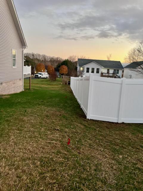 vinyl privacy fence installed by top rail fence