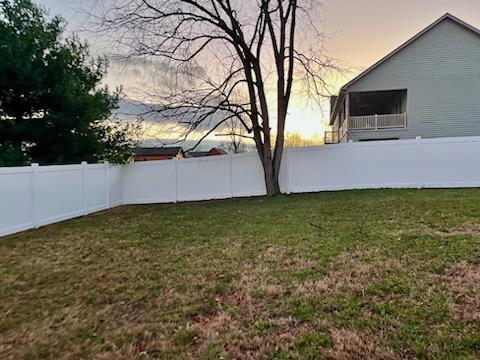 vinyl privacy fence installed by top rail fence