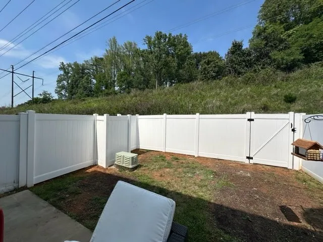 vinyl privacy fence installed by top rail fence