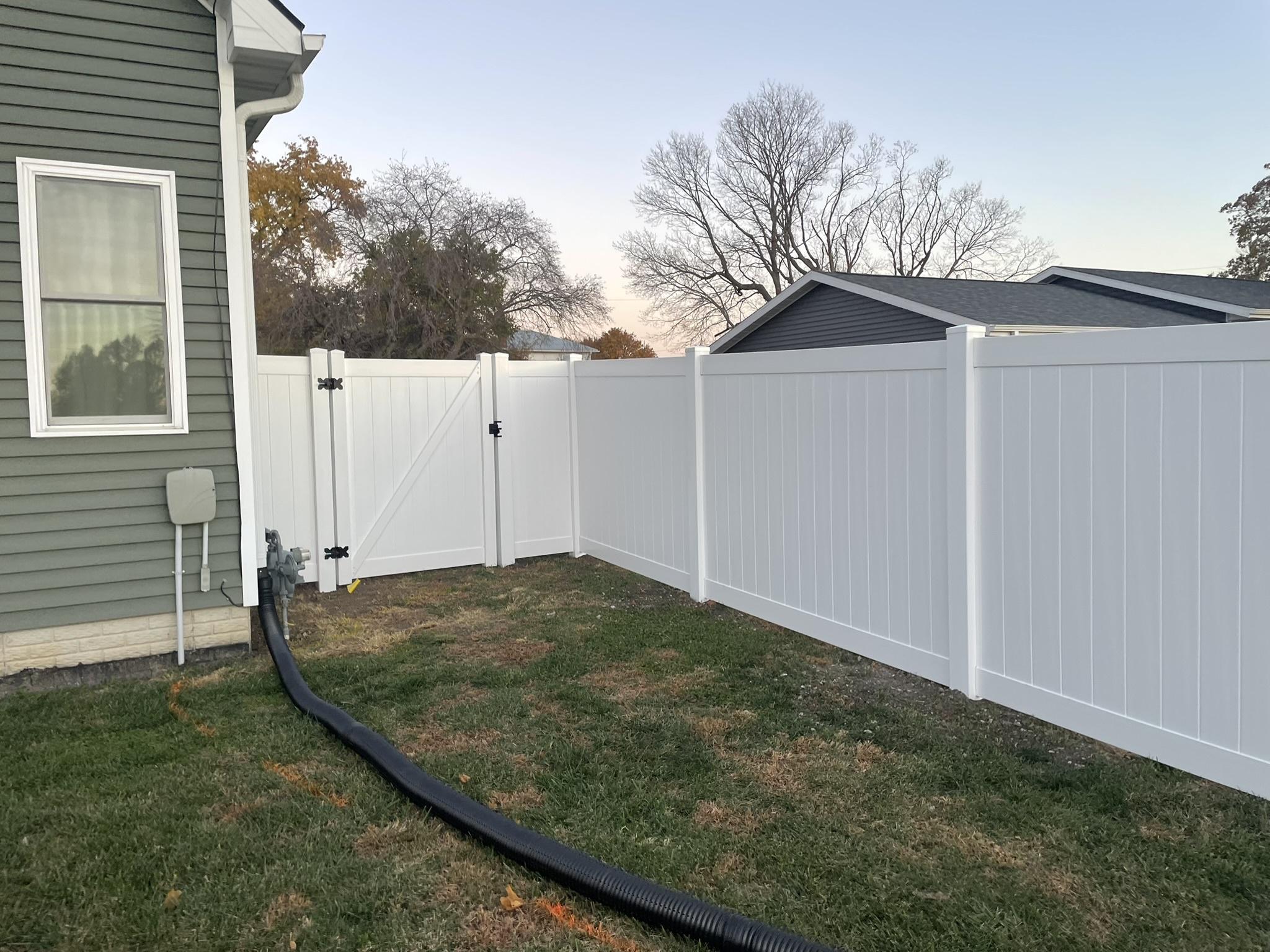 vinyl privacy fence installed by top rail fence